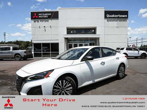 Used 2025 Nissan Altima 2.5 SV AWD/4WD image 1