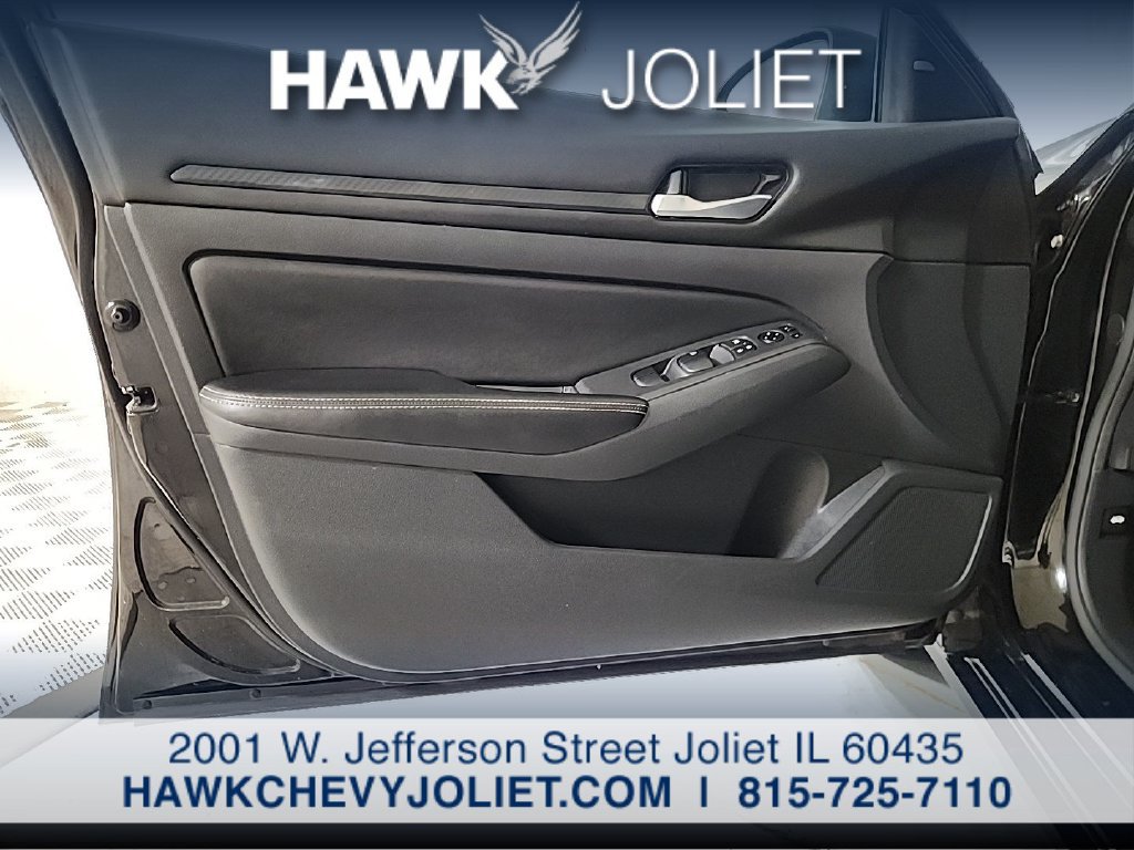 Used 2024 Nissan Altima 2.5 SV FWD image 18