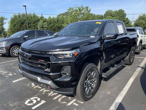Used 2023 Chevrolet Colorado Z71 w/ Z71 Convenience Package 2 AWD/4WD image 3