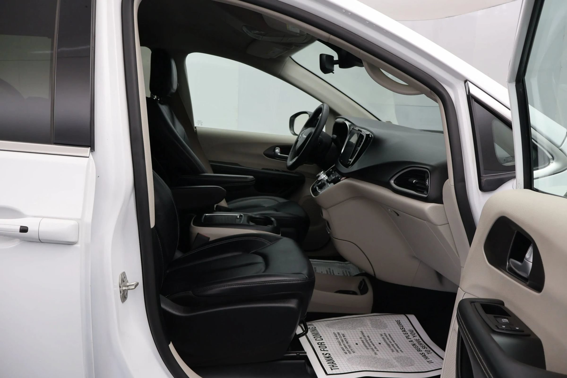 Used 2024 Chrysler Pacifica Touring-L FWD image 17