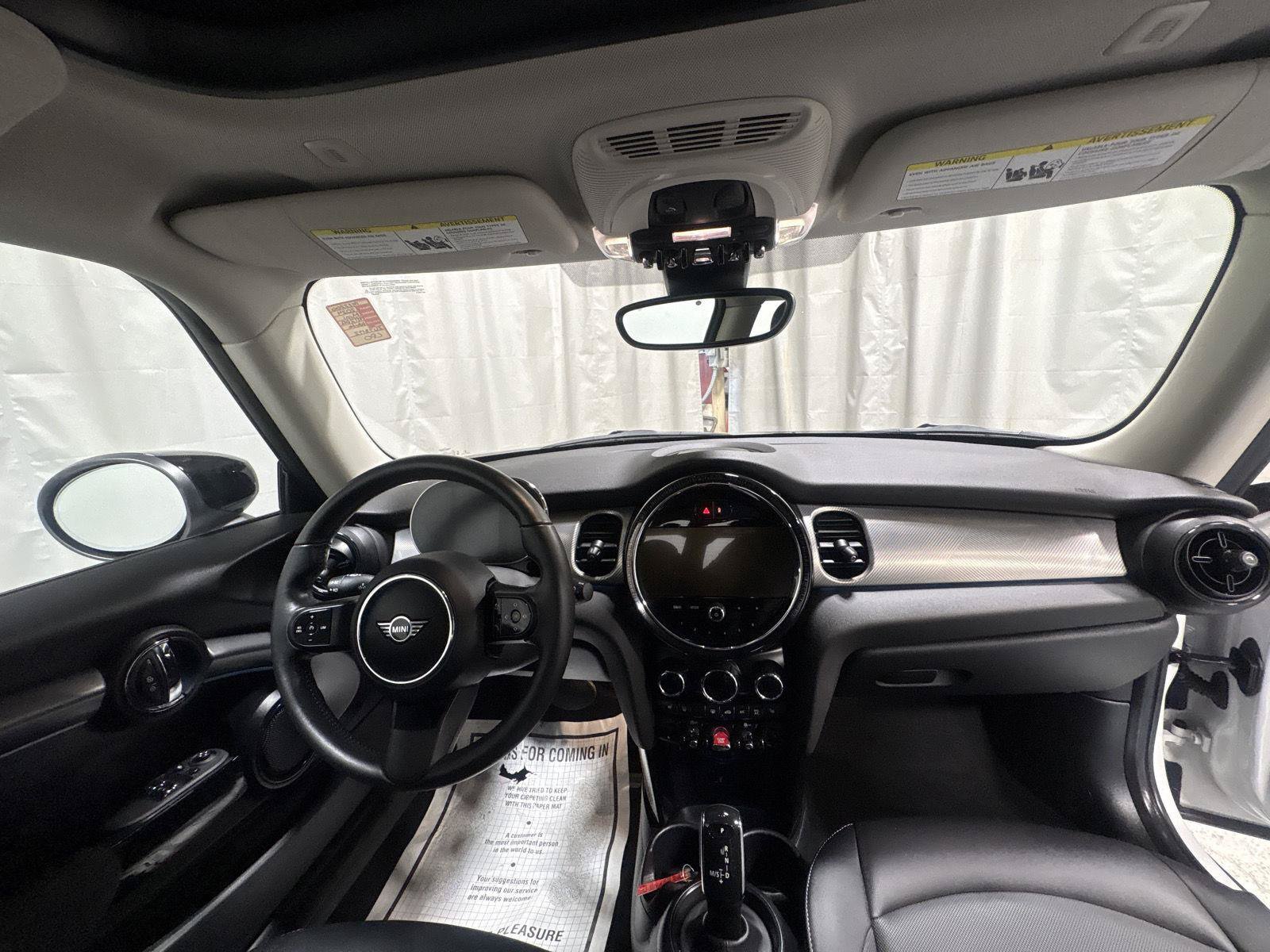 Used 2024 MINI Cooper 2-Door Hardtop FWD image 10