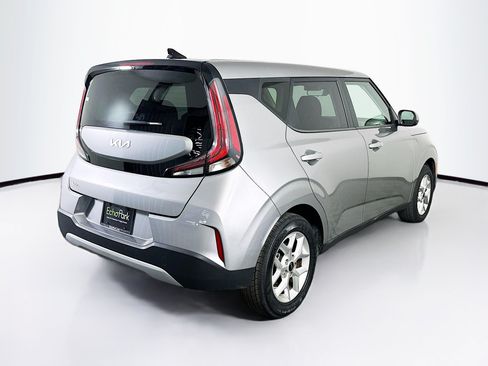 Used 2025 Kia Soul LX w/ LX Technology Package FWD image 9