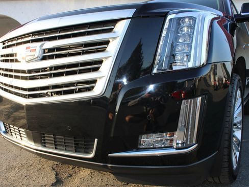 Used 2016 Cadillac Escalade Platinum AWD/4WD image 4
