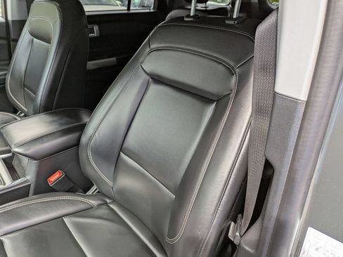 Used 2021 Ford Explorer XLT w/ Equipment Group 202A AWD/4WD image 21