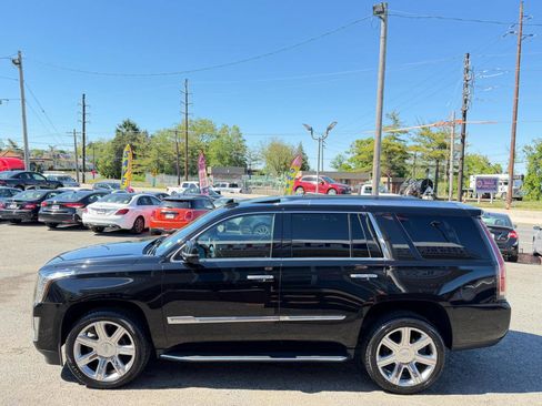 Used 2018 Cadillac Escalade Luxury AWD/4WD image 7