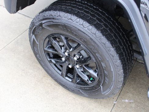 Used 2022 Jeep Gladiator Sport image 38