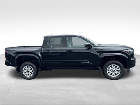 Used 2025 Toyota Tacoma SR5 AWD/4WD image 6