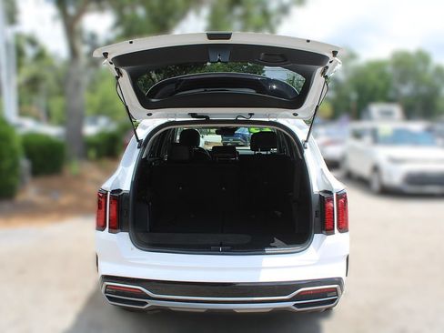 Certified 2023 Kia Sorento S w/ Panoramic Sunroof Package FWD image 9