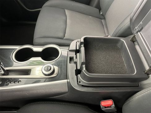 Used 2019 Nissan Pathfinder SV image 20