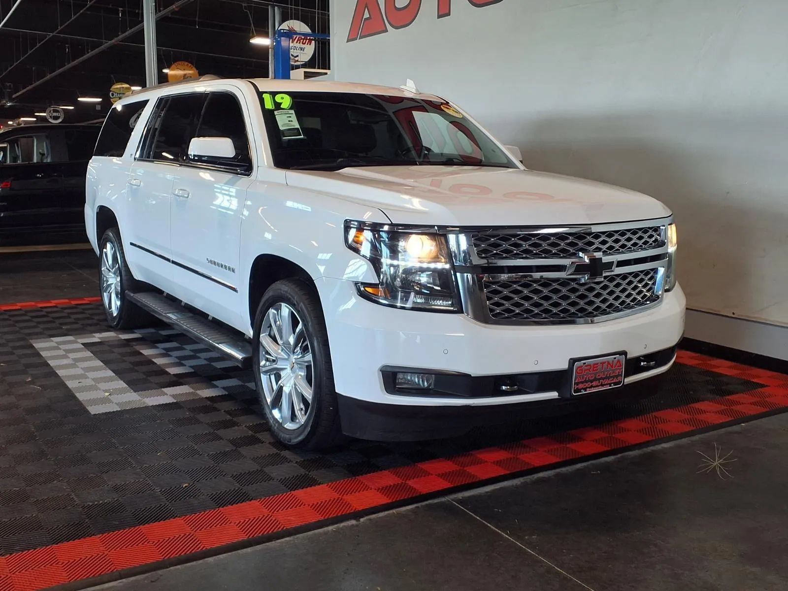 Used 2019 Chevrolet Suburban LT w/ LT Signature Package AWD/4WD image 2