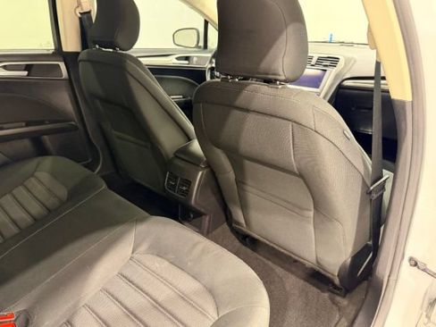 Used 2019 Ford Fusion SE FWD image 35