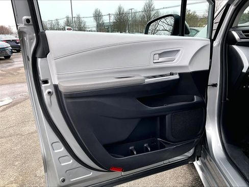 Used 2025 Toyota Sienna LE image 9