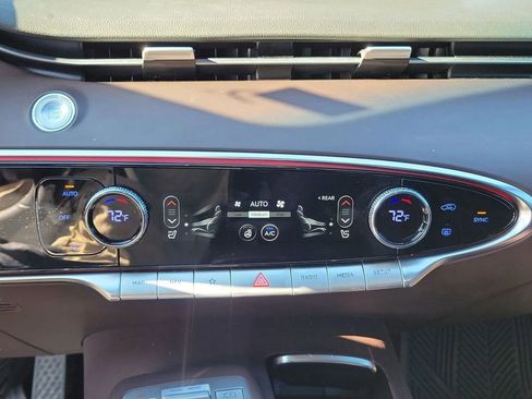 Used 2024 Genesis GV70 2.5T w/ Advanced Package AWD/4WD image 18