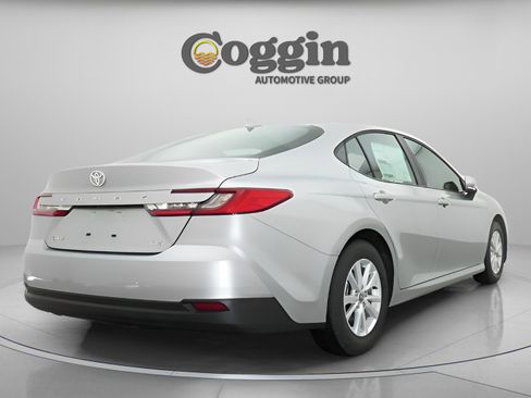 Used 2026 Toyota Camry LE w/ Convenience Package FWD image 16