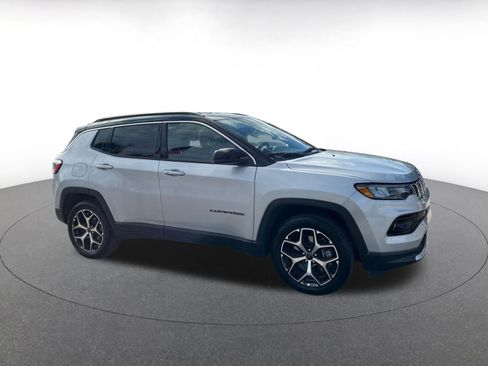 Used 2025 Jeep Compass Limited image 2