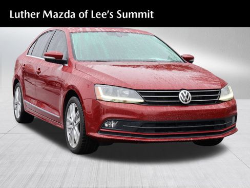 Used 2017 Volkswagen Jetta SEL image 1