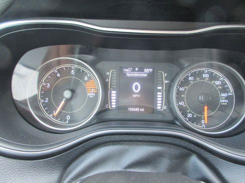 Used 2019 Jeep Cherokee Latitude w/ Popular Appearance Group FWD image 14