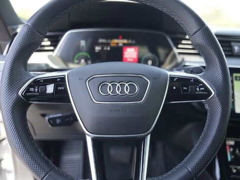 Certified 2023 Audi e-tron S Prestige image 11