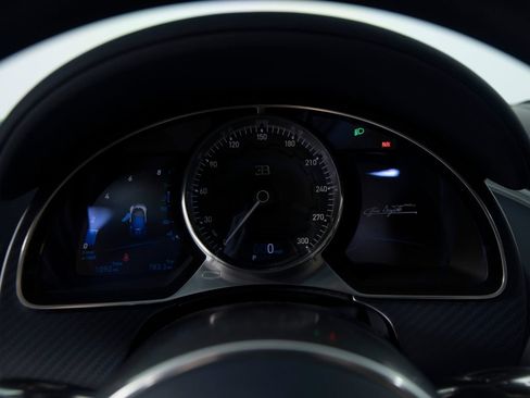 Used 2020 Bugatti Chiron AWD/4WD image 13