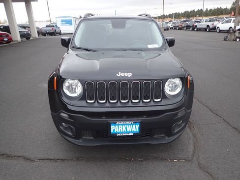 Used 2016 Jeep Renegade Latitude FWD image 8