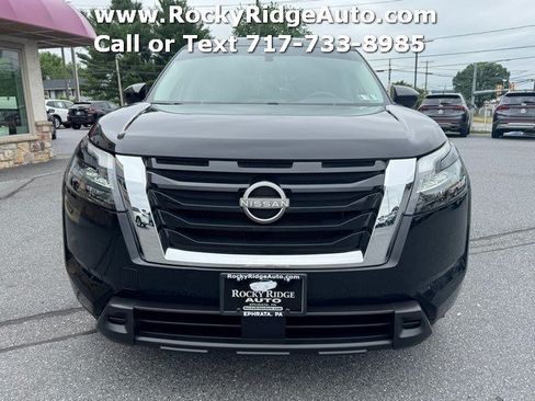 Used 2024 Nissan Pathfinder S AWD/4WD image 2