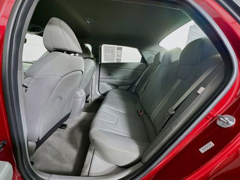 Used 2024 Hyundai Elantra SEL image 27