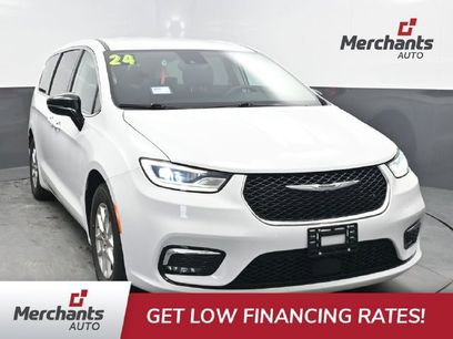 Used 2024 Chrysler Pacifica Touring-L