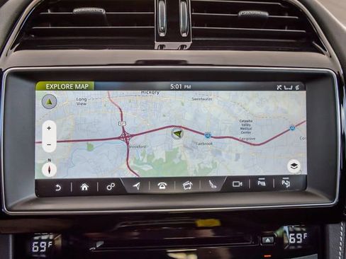 Used 2018 Jaguar F-PACE R-Sport image 21