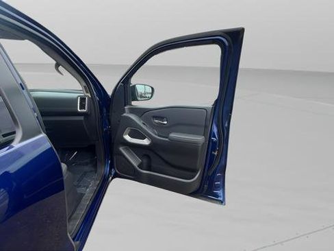 Used 2022 Nissan Frontier SV image 25