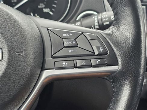 Used 2018 Nissan Rogue SV w/ Premium Package image 36