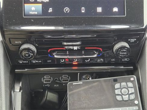 Used 2023 Jeep Grand Cherokee L Laredo image 24