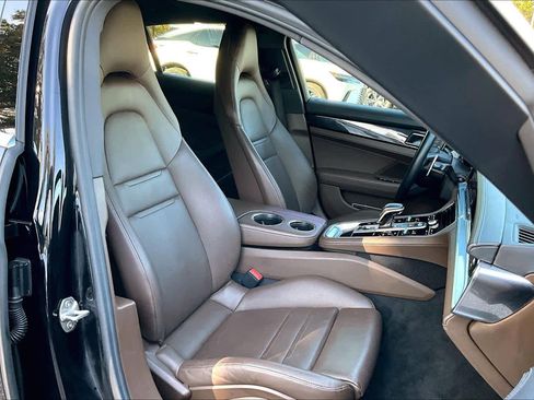 Used 2022 Porsche Panamera 4S w/ Premium Package image 8