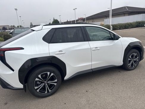 Used 2024 Toyota bZ4X XLE w/ Weather Package image 6