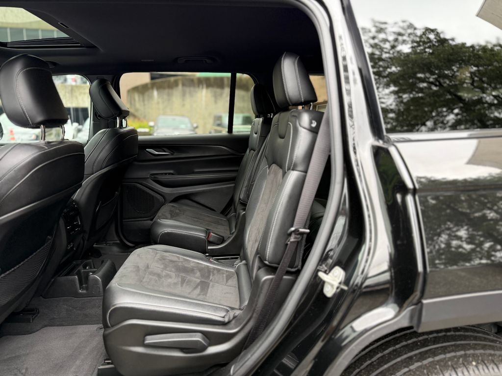 Used 2023 Jeep Grand Cherokee L Altitude AWD/4WD image 19