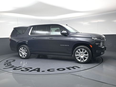 Used 2023 Chevrolet Suburban High Country w/ Premium Package 2 AWD/4WD image 15