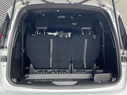 Used 2023 Chrysler Pacifica Touring-L w/ Uconnect Theater Family Group image 40