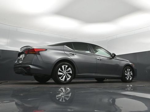 Used 2025 Nissan Altima 2.5 S FWD image 42