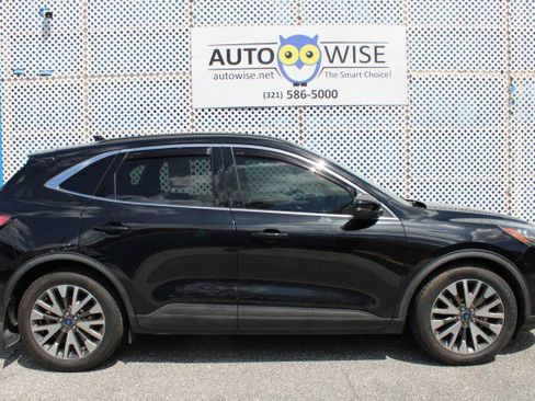 Used 2020 Ford Escape Titanium image 4