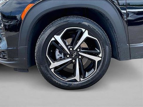 Used 2023 Chevrolet TrailBlazer RS w/ Sun and Liftgate Package FWD image 10