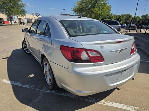 Used 2010 Chrysler Sebring Touring FWD image 28