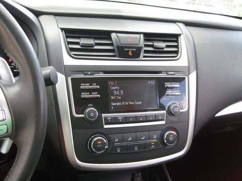 Used 2017 Nissan Altima 2.5 SR w/ Midnight Edition Package FWD image 18
