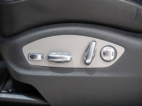 Certified 2025 Porsche Macan image 24