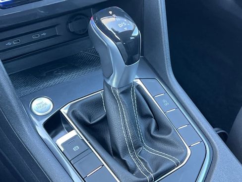 Used 2022 Volkswagen Tiguan SE image 22