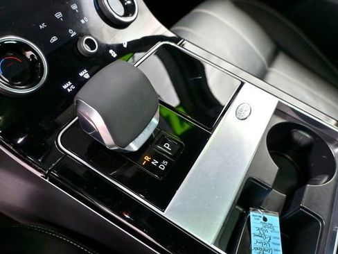 Used 2022 Land Rover Range Rover Velar R-Dynamic S image 28