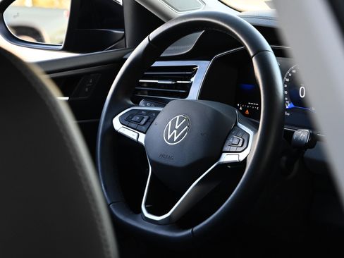 Used 2025 Volkswagen Jetta SE w/ Sunroof Package image 25