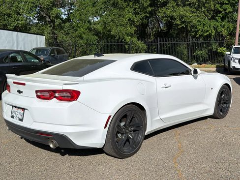 Used 2021 Chevrolet Camaro LT w/ Technology Package image 5