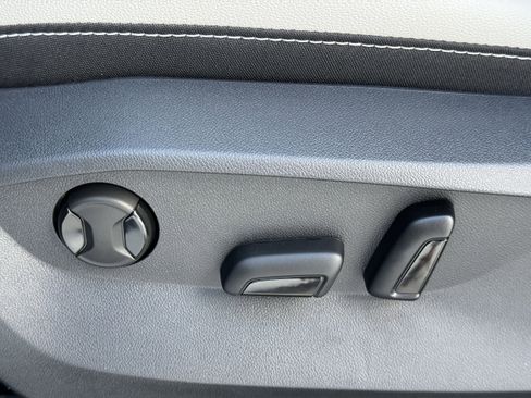 New 2025 Volkswagen Taos SE image 17