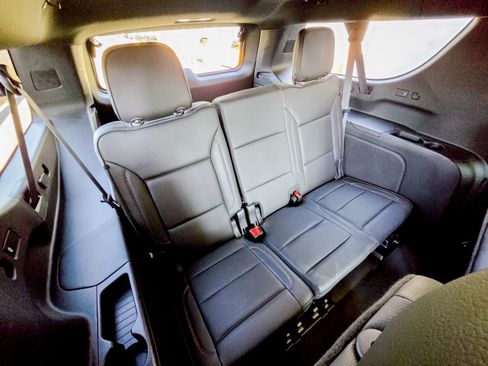 Used 2024 GMC Yukon XL Denali image 29