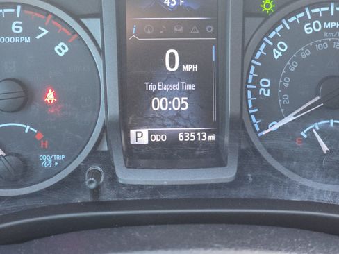 Used 2018 Toyota Tacoma TRD Off-Road image 40