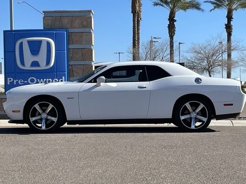 Used 2014 Dodge Challenger SXT image 8